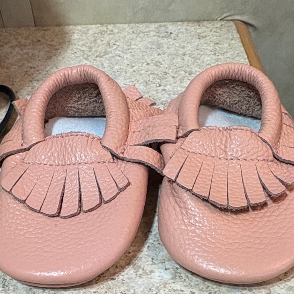 Kids Fringe Moccasin Shoes - Pink